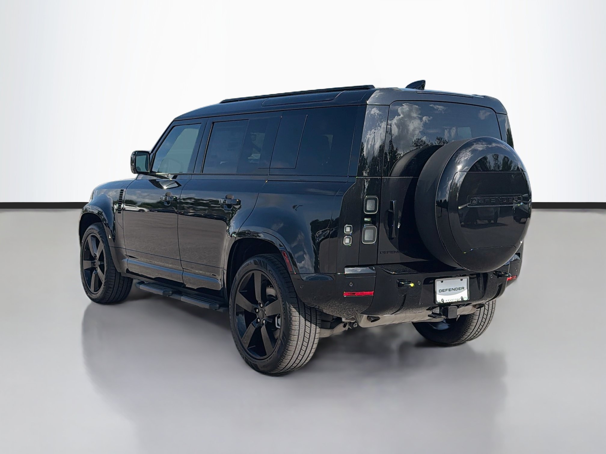 New 2026 Land Rover Defender 110 X-Dynamic SE AWD/4WD image 3