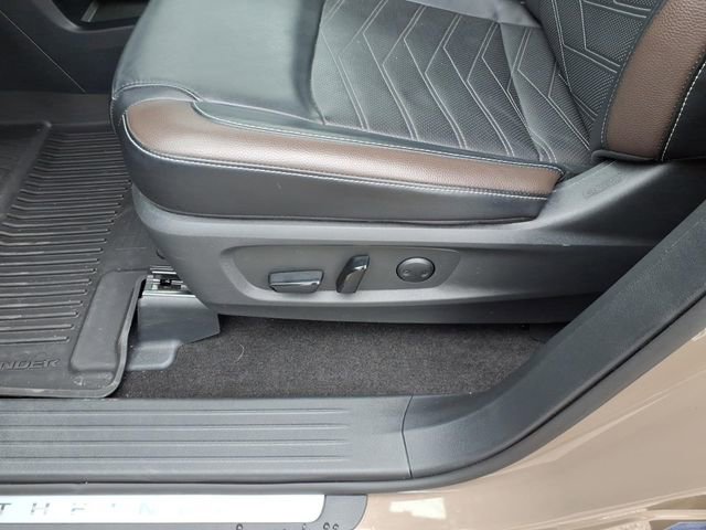 Certified 2024 Nissan Pathfinder Platinum w/ Black Appearance Package image 5