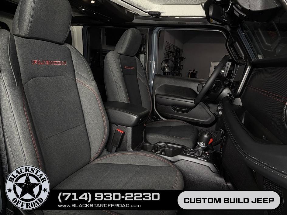 Used 2025 Jeep Wrangler Unlimited Rubicon w/ Convenience Group AWD/4WD image 17