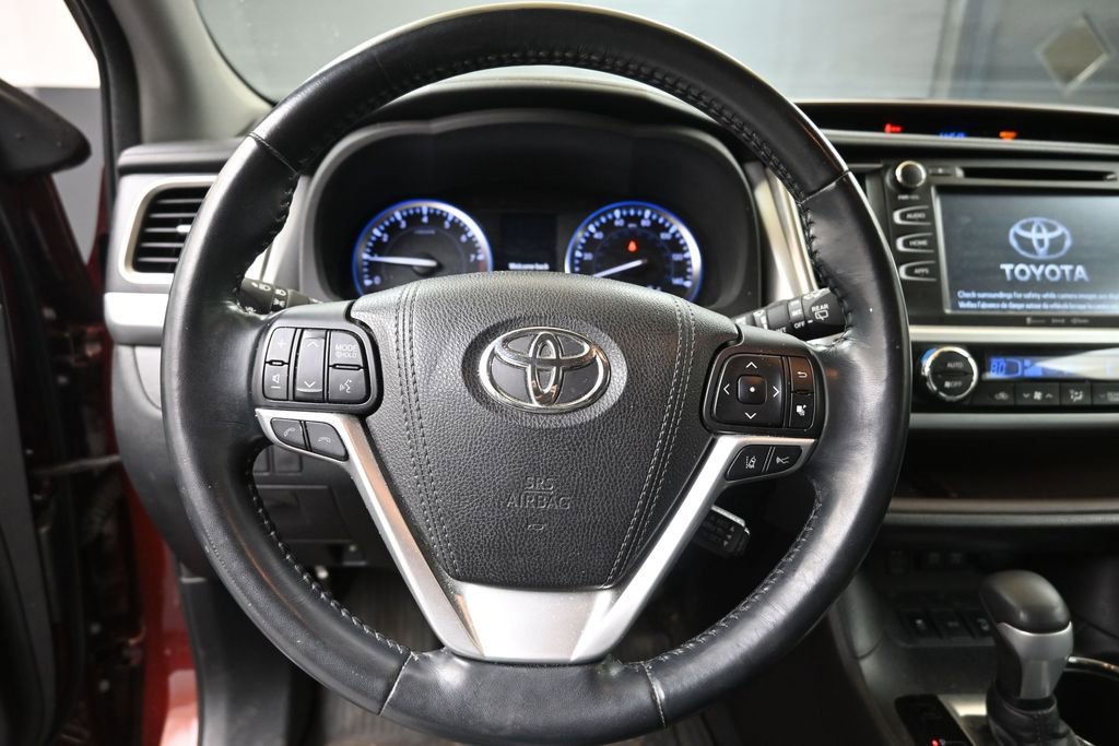 Used 2018 Toyota Highlander XLE AWD/4WD image 24