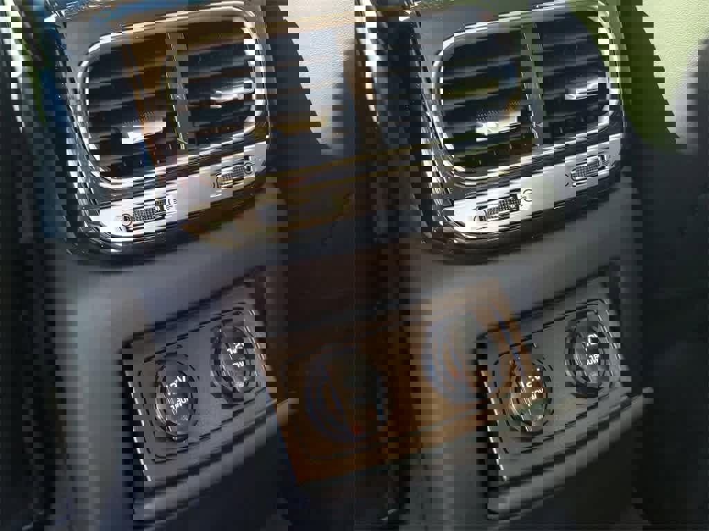 Used 2021 Genesis G90 3.3T Premium image 12