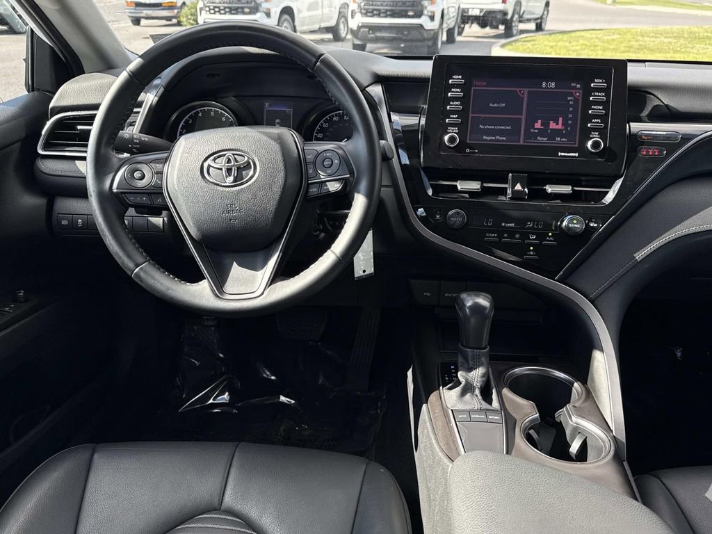 Used 2022 Toyota Camry SE FWD image 3