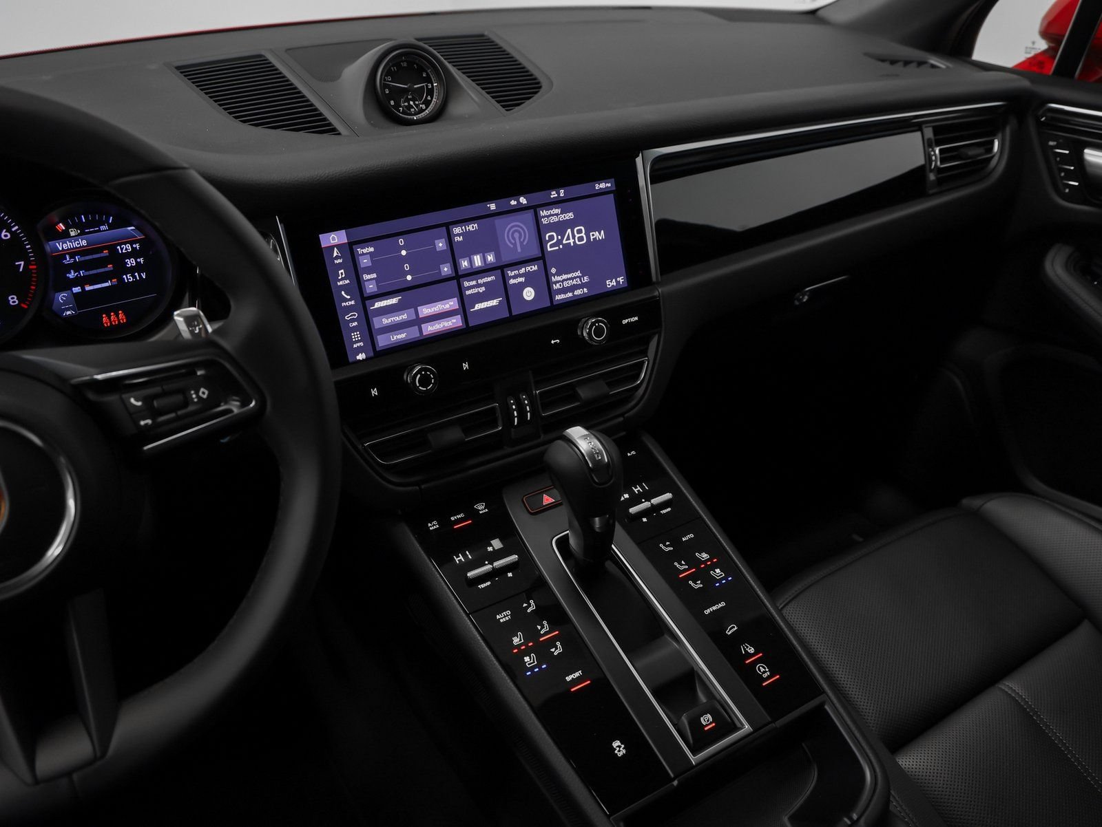 Certified 2026 Porsche Macan AWD/4WD image 30