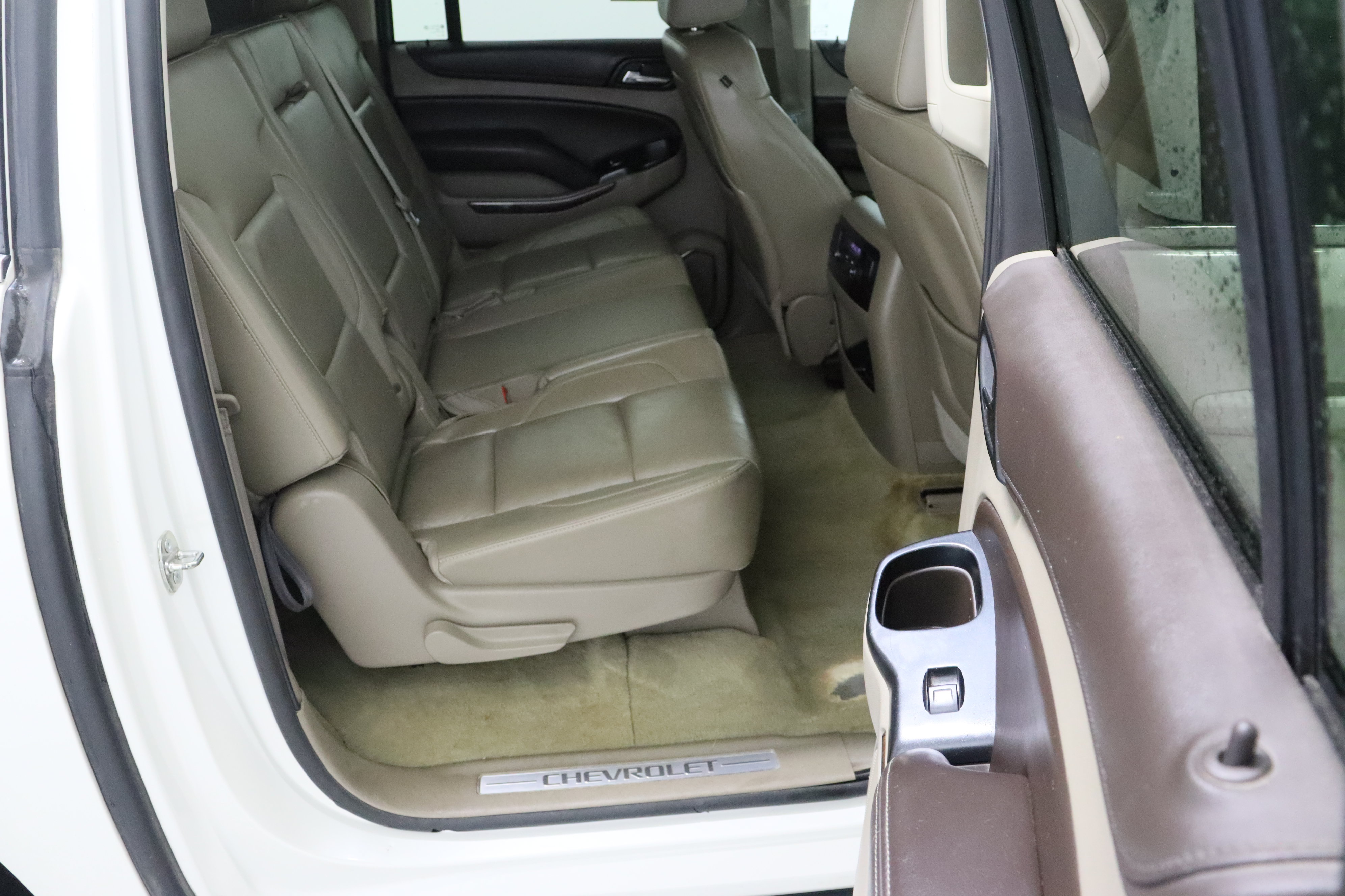 Used 2015 Chevrolet Suburban LT RWD image 34