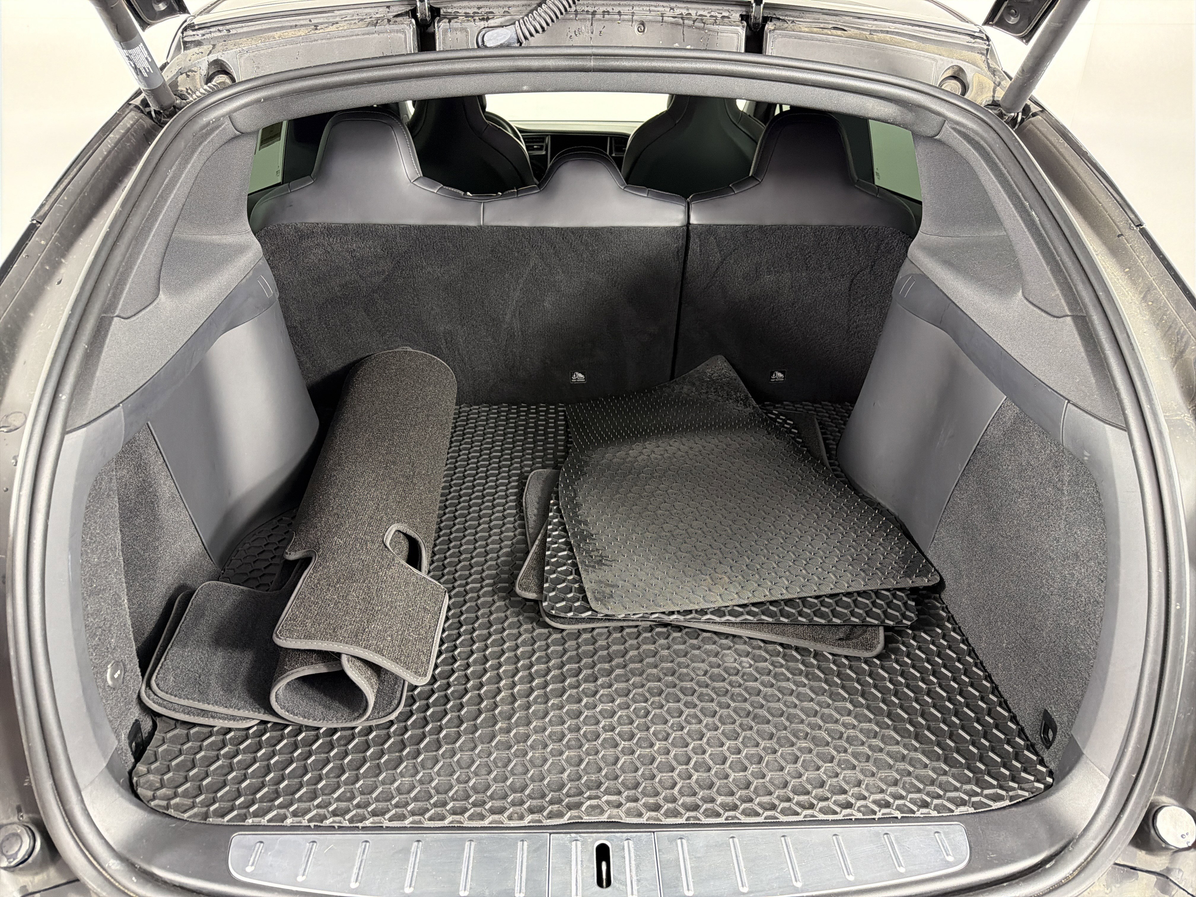 Used 2018 Tesla Model X 75D image 22