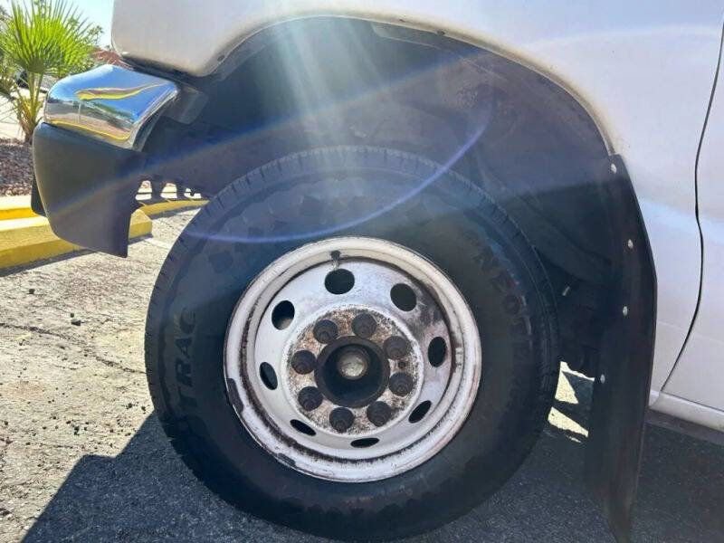 Used 2006 Ford E-350 and Econoline 350 Super Duty RWD image 21