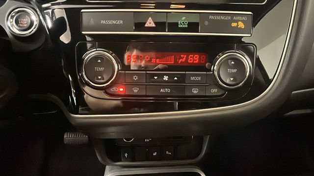 Used 2019 Mitsubishi Outlander GT AWD/4WD image 23