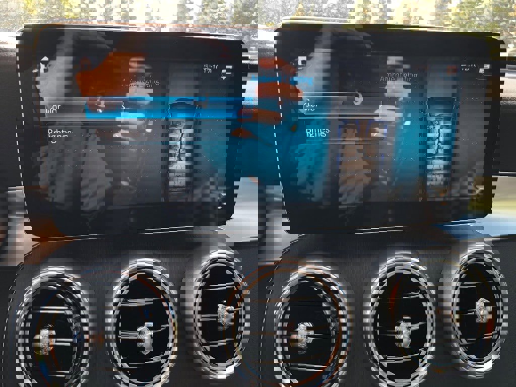 Used 2022 Mercedes-Benz GLC 300 4MATIC w/ Premium Package Lite image 26