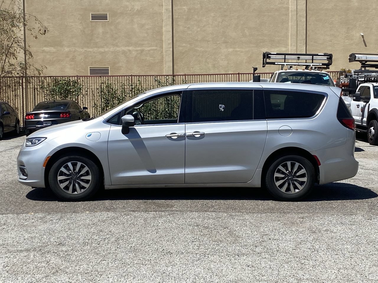 Used 2023 Chrysler Pacifica Touring-L FWD image 3