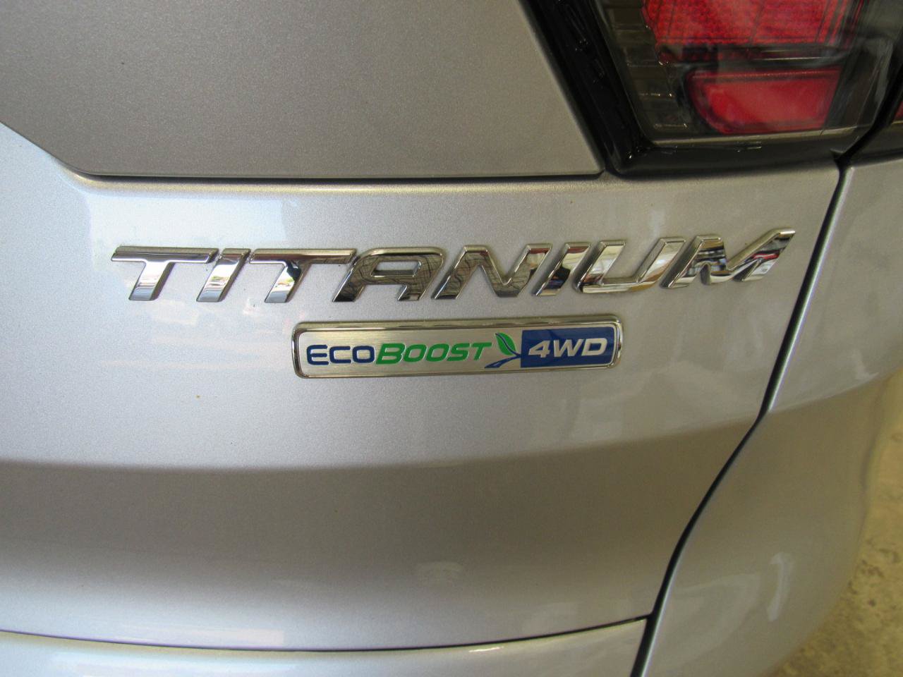 Used 2017 Ford Escape Titanium w/ Equipment Group 301A AWD/4WD image 10