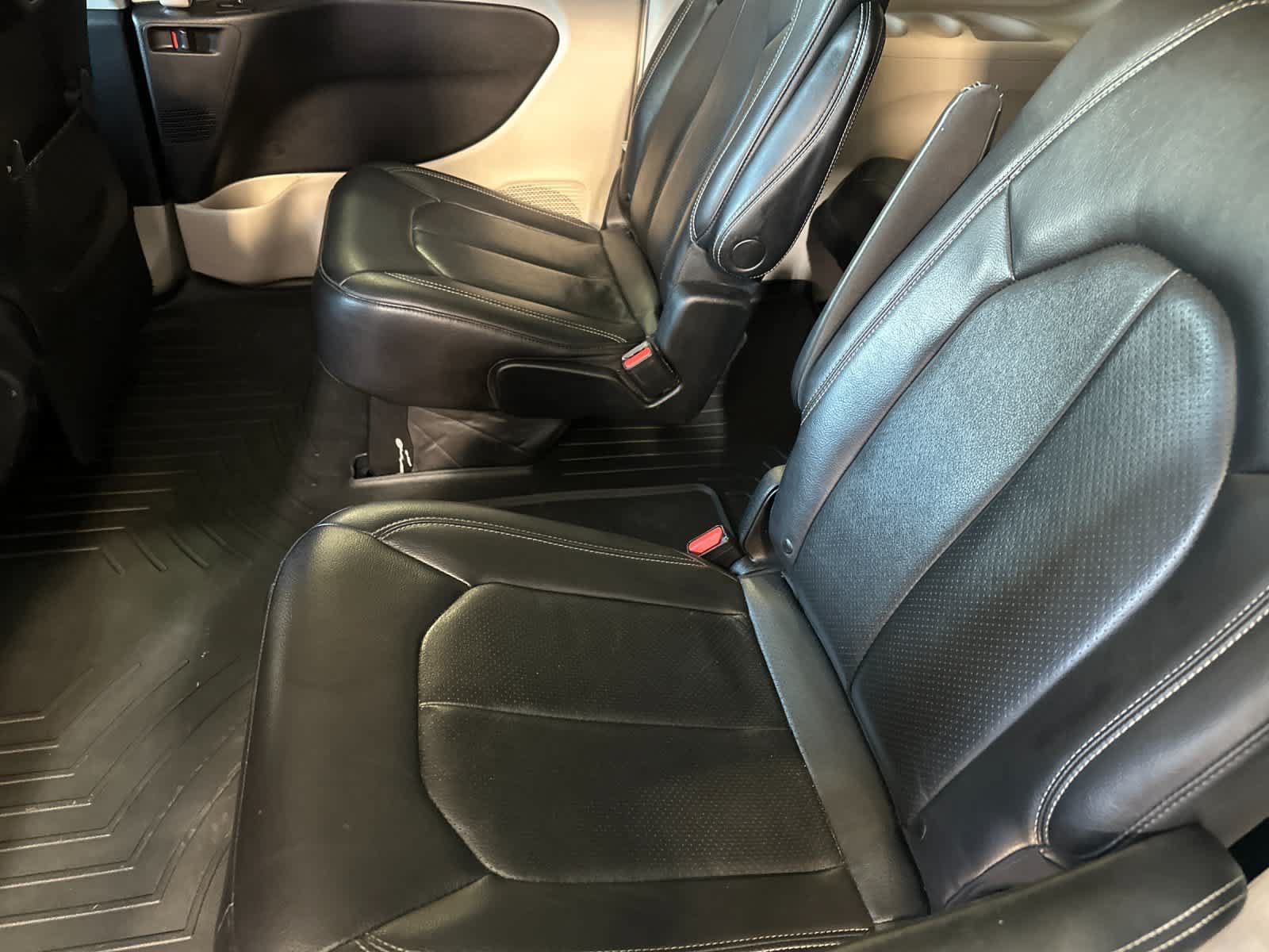 Used 2022 Chrysler Pacifica Touring-L FWD image 5