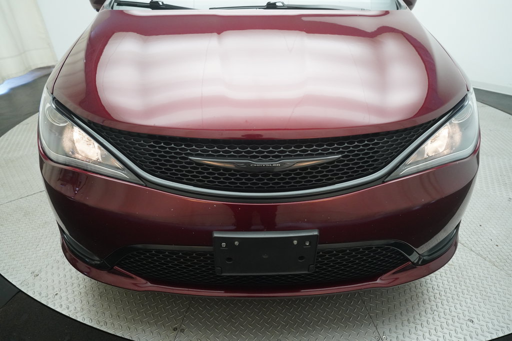 Used 2020 Chrysler Pacifica Touring-L Plus w/ S Appearance Package FWD image 24