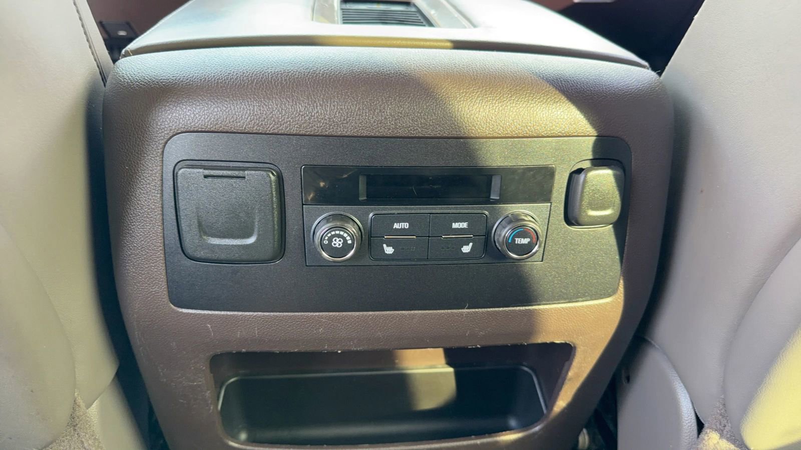 Used 2016 GMC Yukon XL Denali image 31