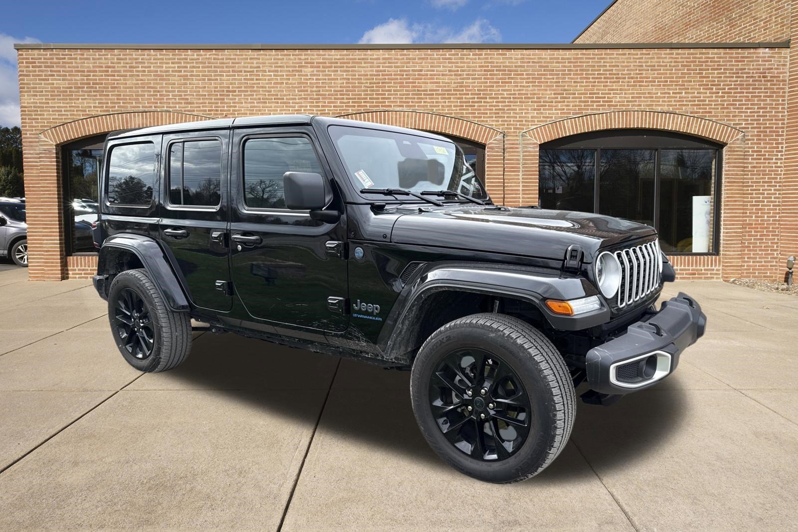 Used 2025 Jeep Wrangler Sahara image 10