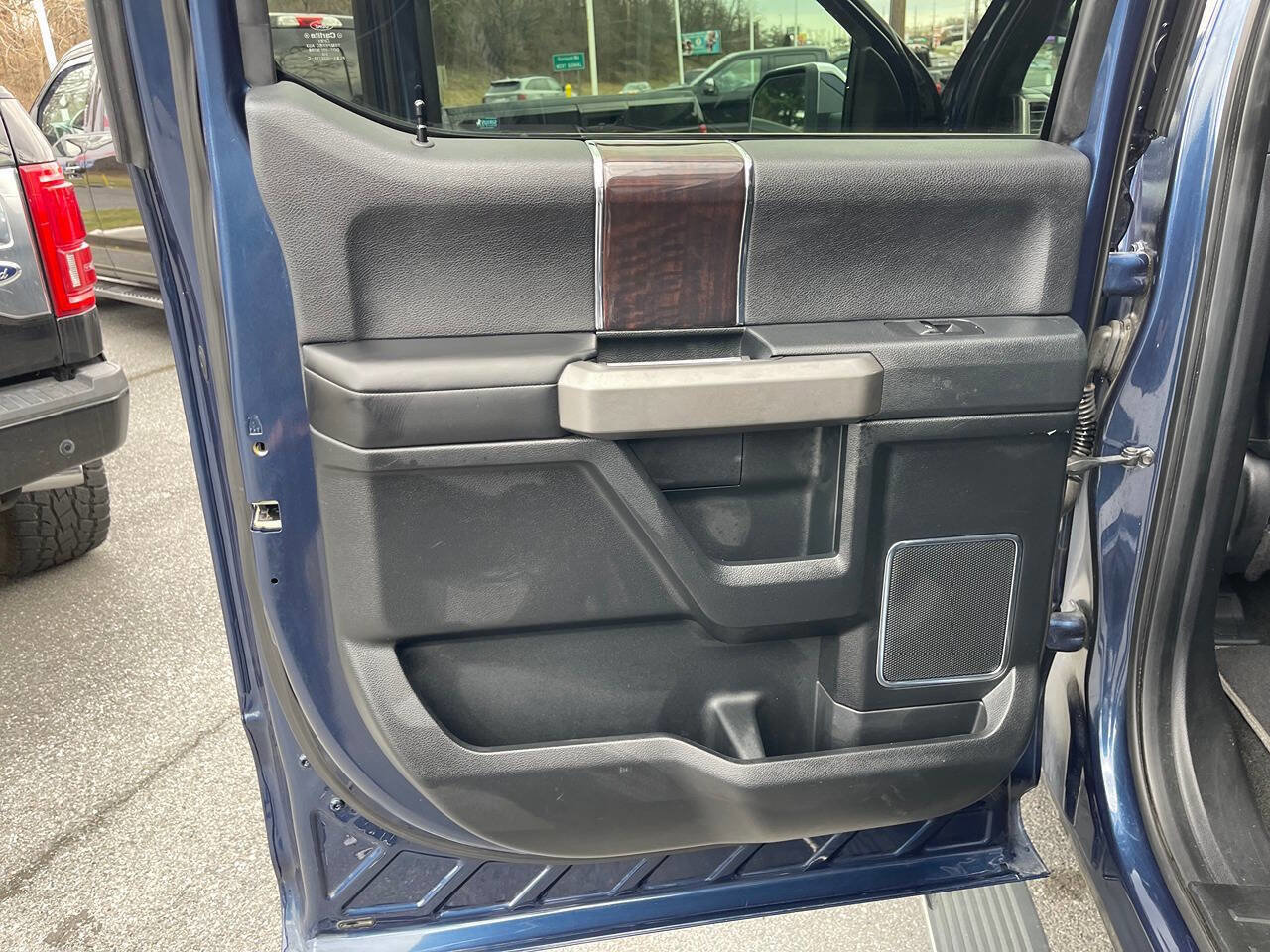 Used 2015 Ford F150 Platinum w/ Trailer Tow Package image 32