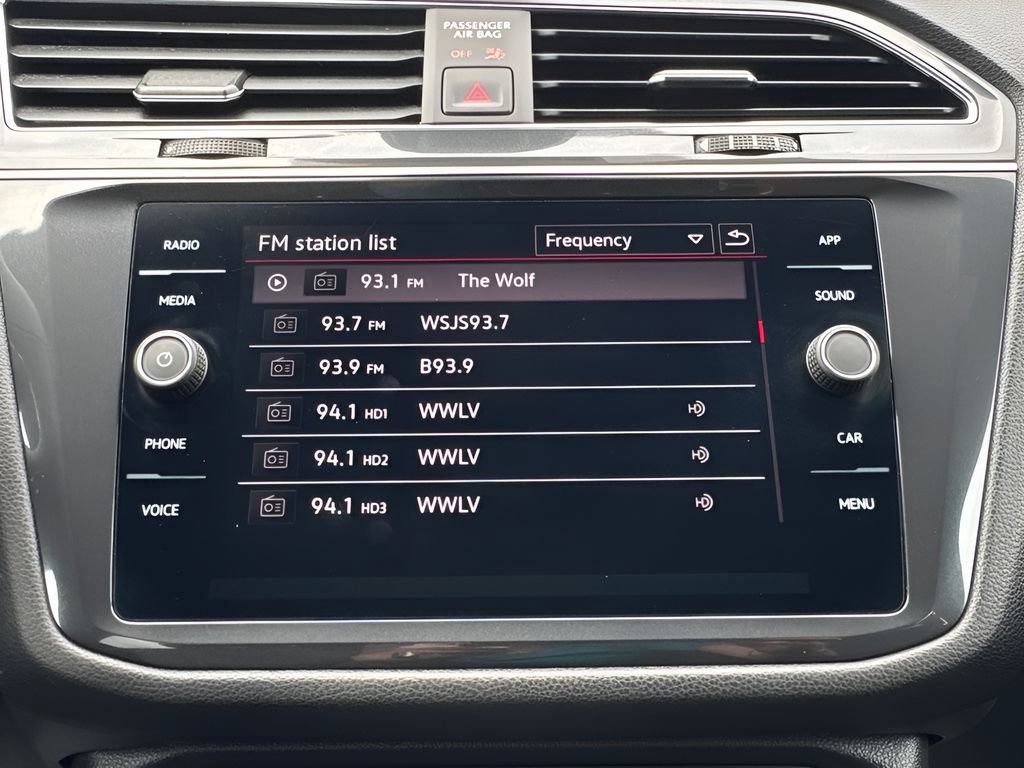 Used 2022 Volkswagen Tiguan SE R-Line AWD/4WD image 18