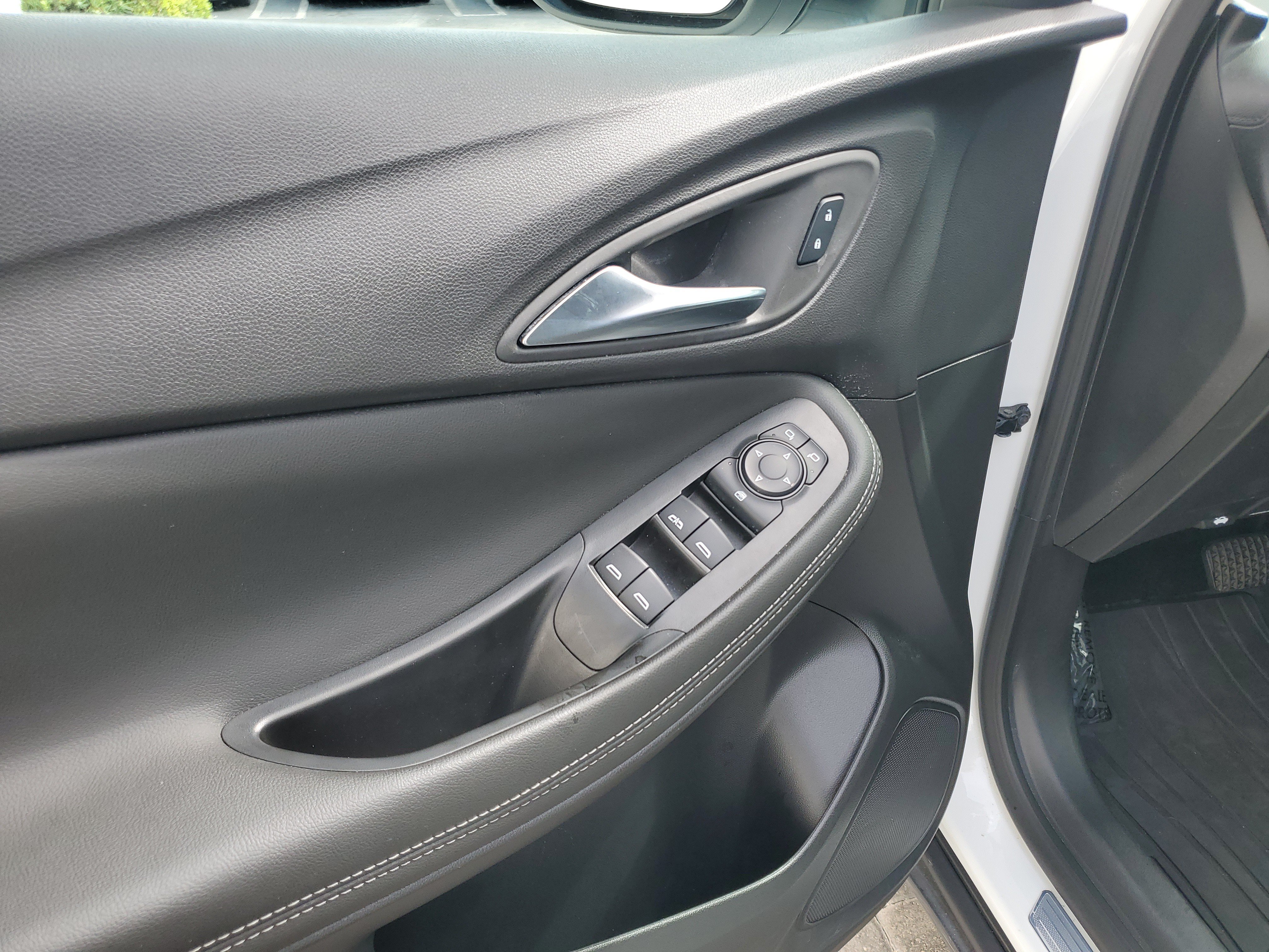 Used 2023 Buick Encore GX Preferred w/ Cold Weather Comfort Package AWD/4WD image 17