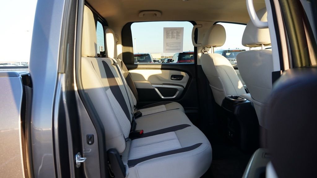 Used 2024 Nissan Titan SV w/ SV Convenience Package image 18