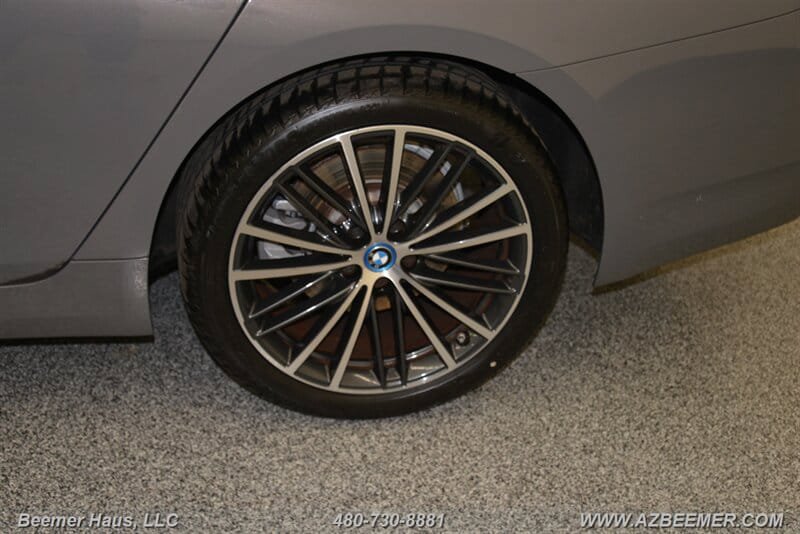 Used 2022 BMW 530e w/ Premium Package RWD image 50