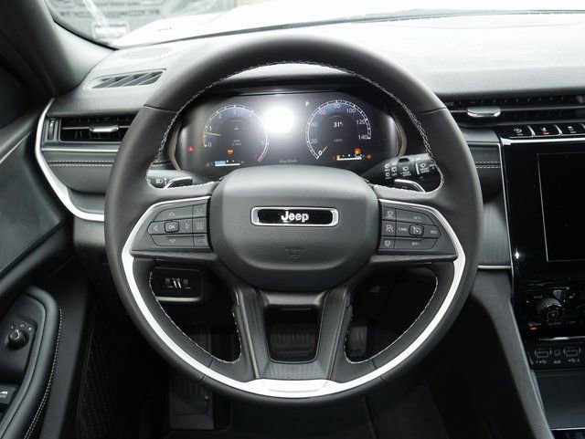 New 2025 Jeep Grand Cherokee Altitude image 15