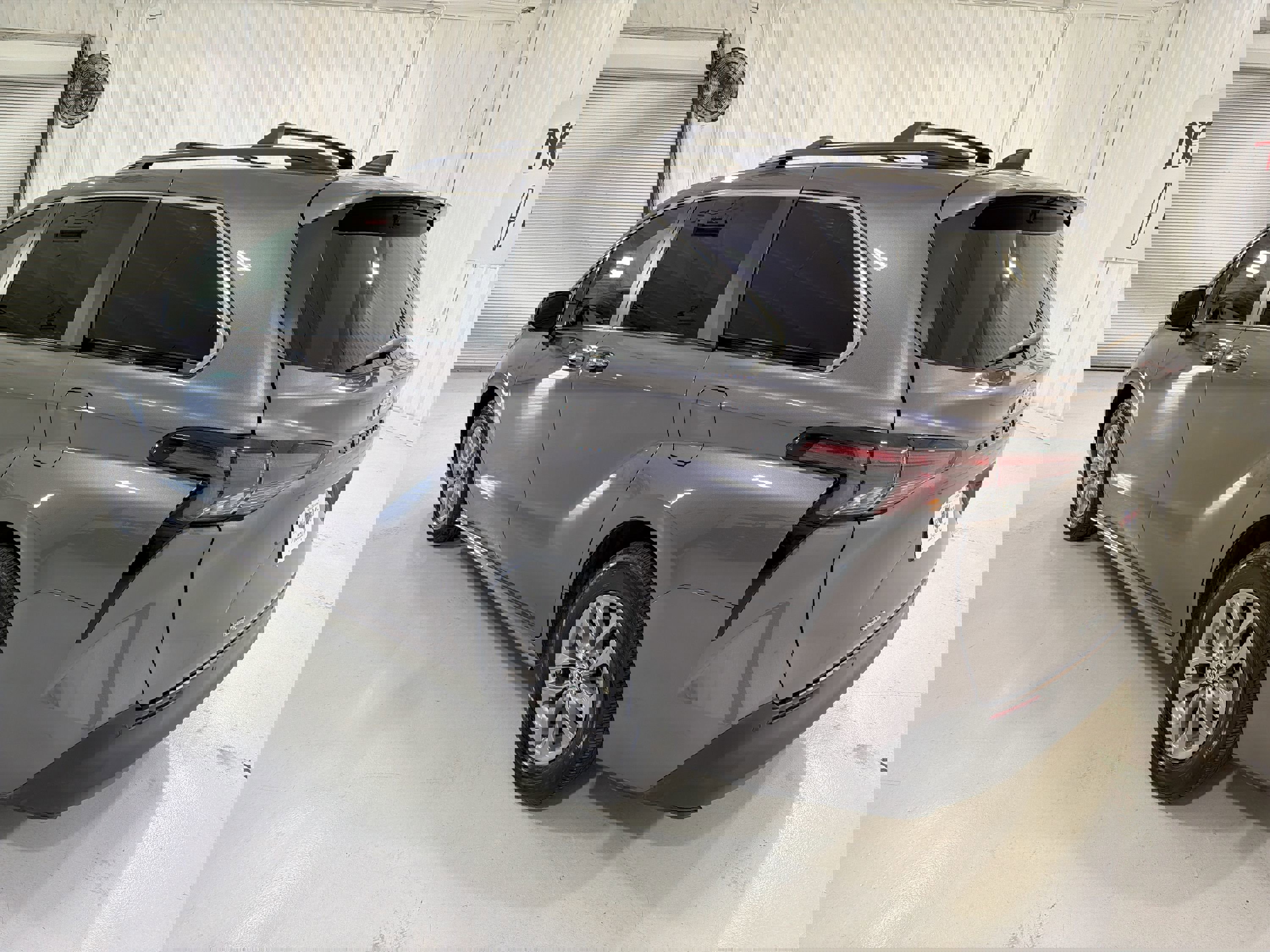 Used 2023 Toyota Sienna XLE image 26