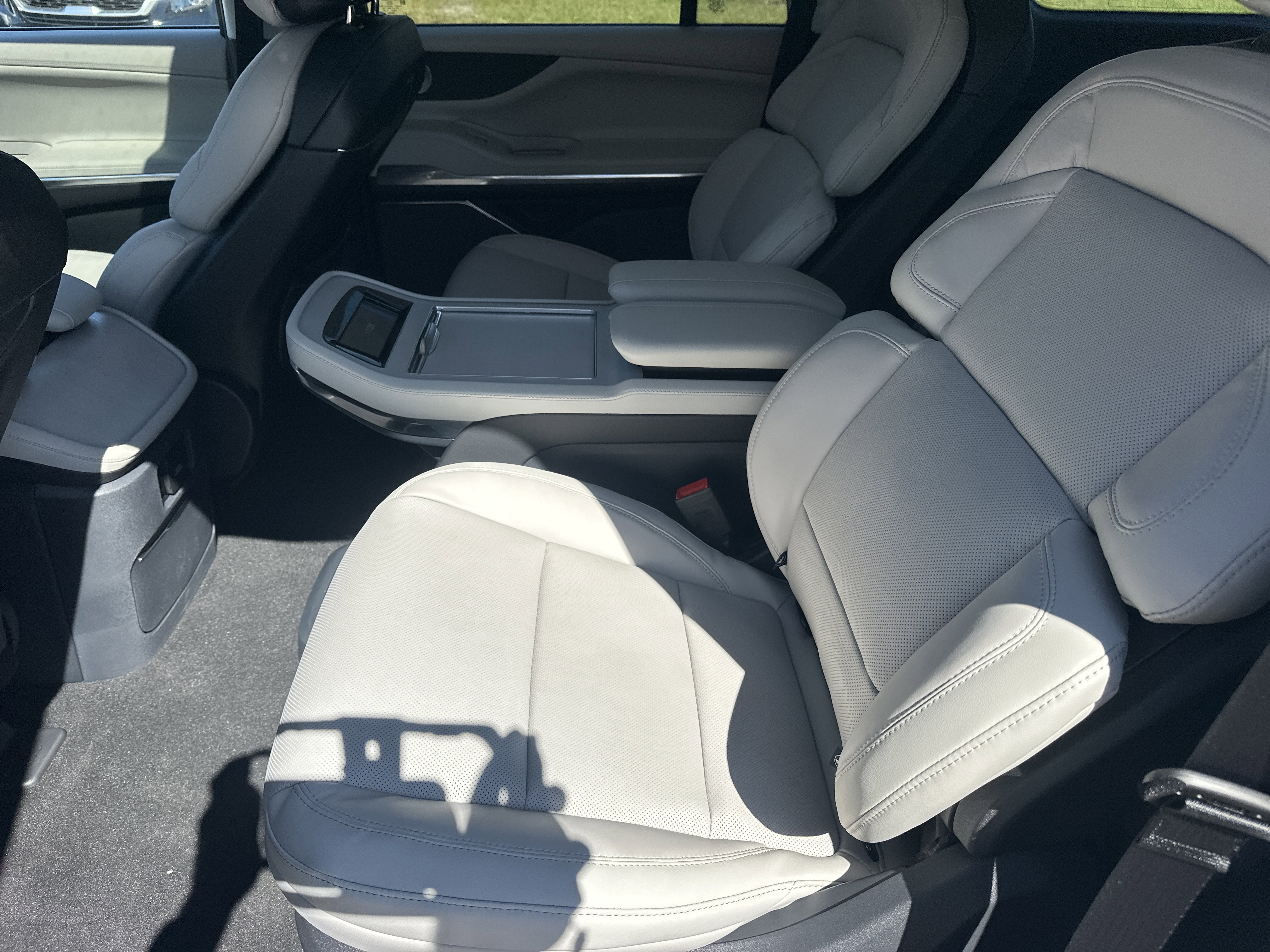 New 2026 Lincoln Navigator Reserve AWD/4WD image 13