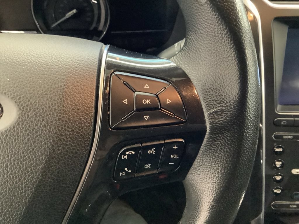 Used 2018 Ford Explorer Limited w/ Equipment Group 301A AWD/4WD image 12