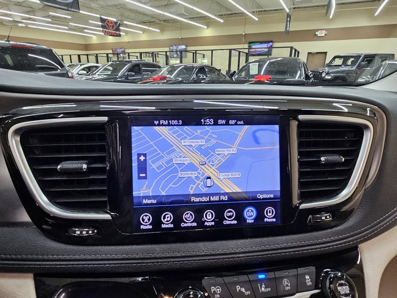 Used 2017 Chrysler Pacifica Limited FWD image 32