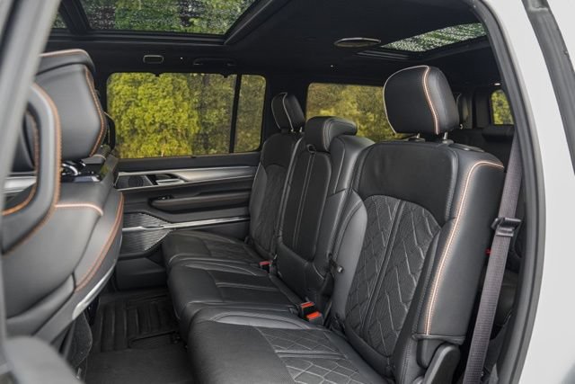 Used 2023 Jeep Grand Wagoneer Series III AWD/4WD image 52