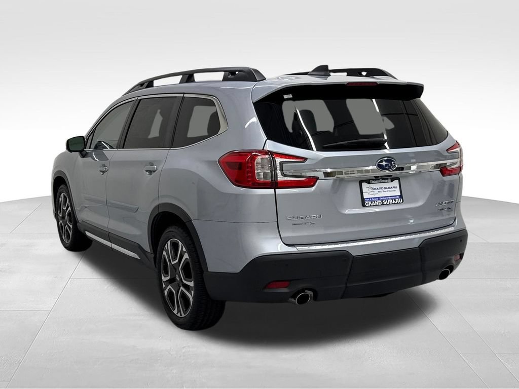 Used 2023 Subaru Ascent Limited w/ Technology Package AWD/4WD image 5