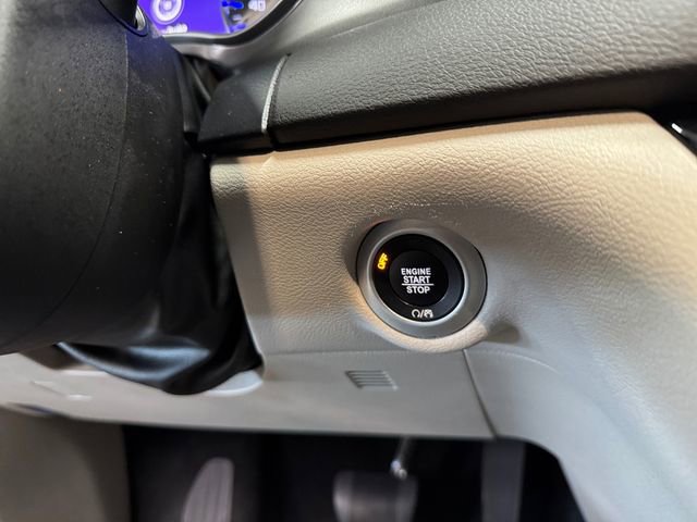 Used 2024 Chrysler Pacifica Touring-L image 21