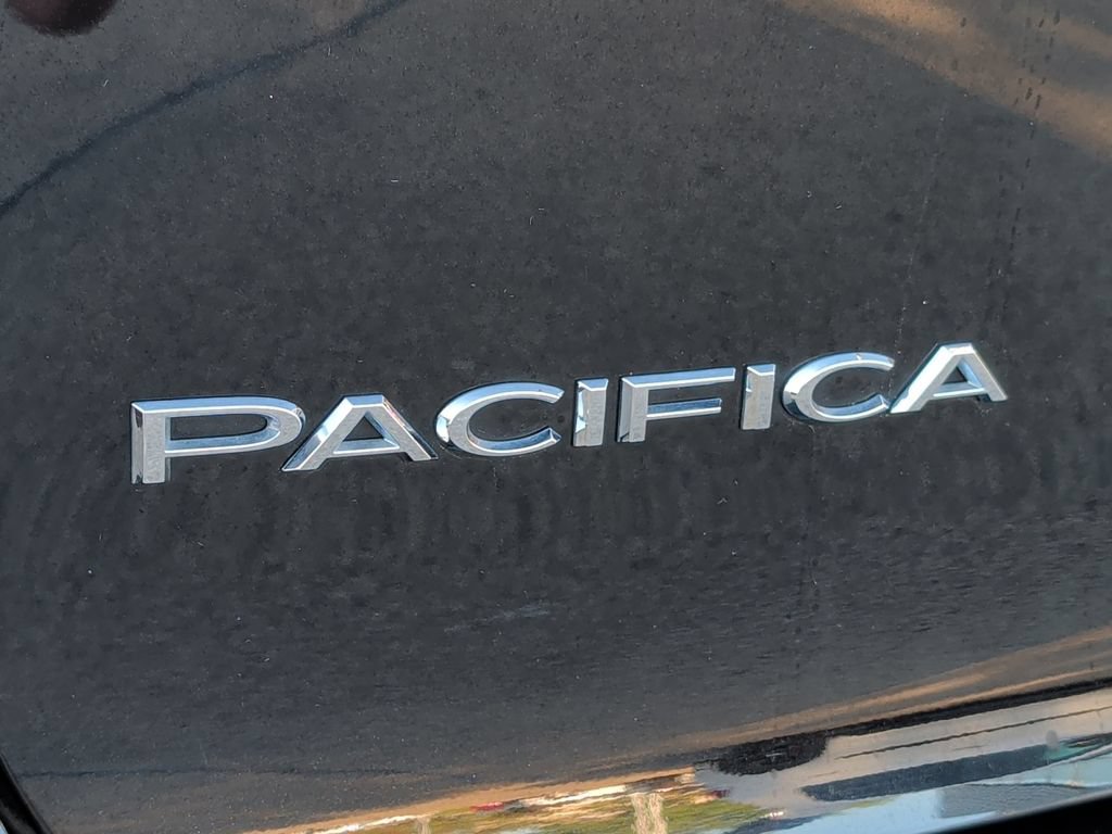 Used 2025 Chrysler Pacifica Select FWD image 41