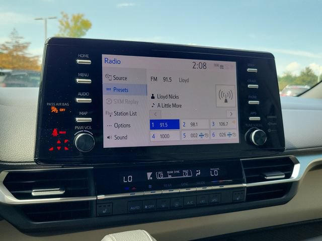 Used 2021 Toyota Sienna XLE FWD image 21