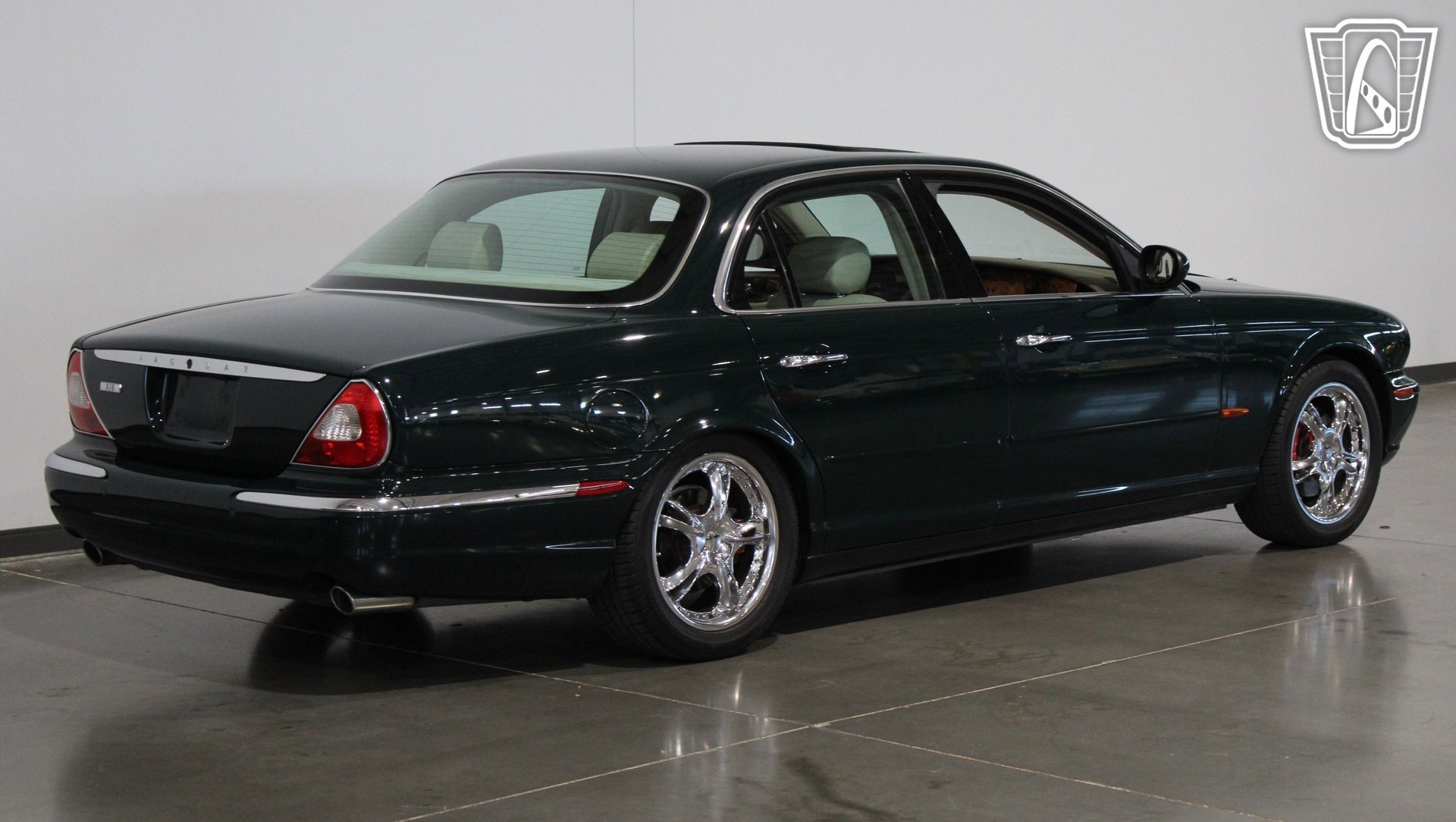 Used 2004 Jaguar XJ8 RWD image 24