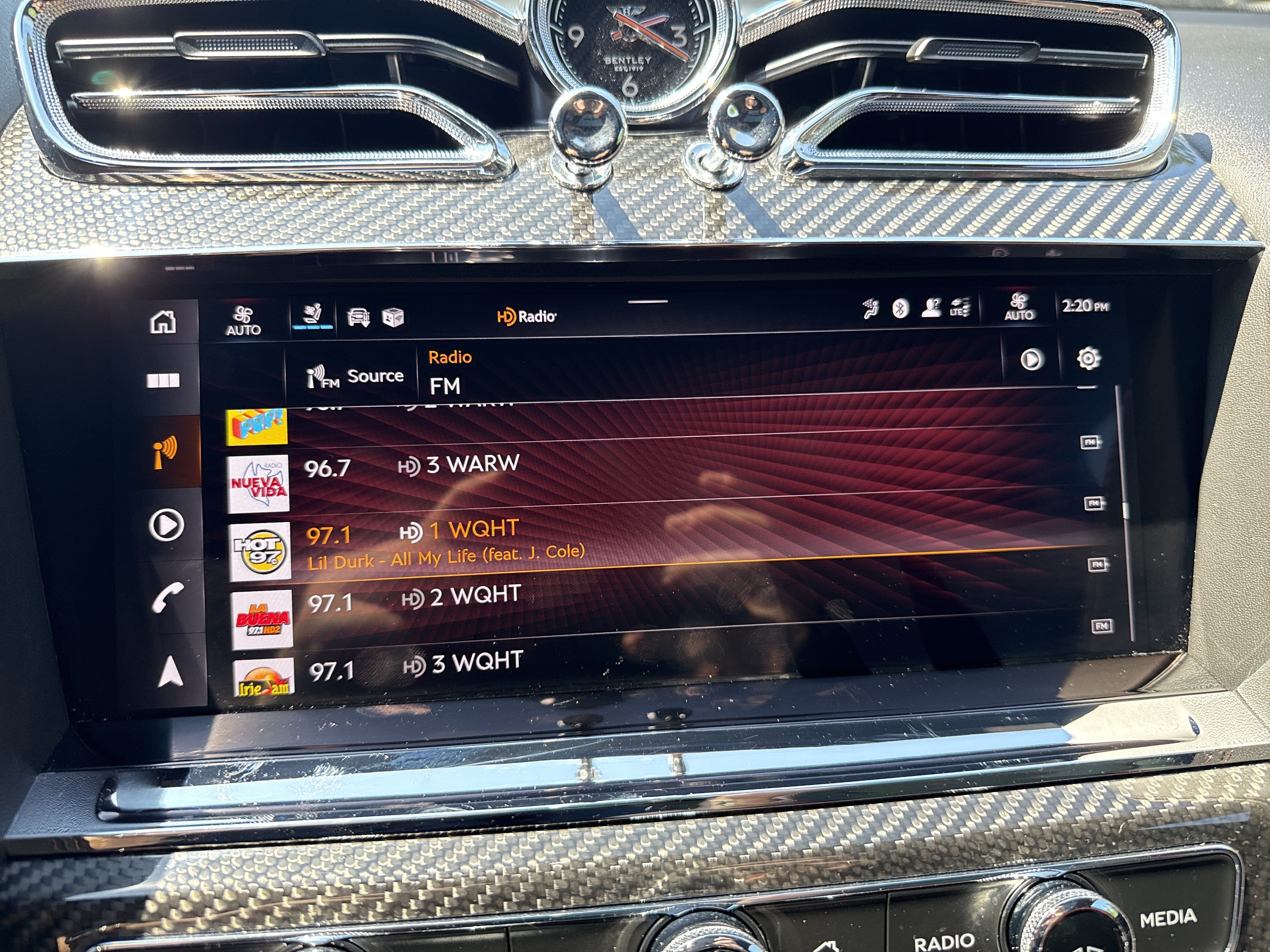 Used 2022 Bentley Bentayga AWD/4WD image 25
