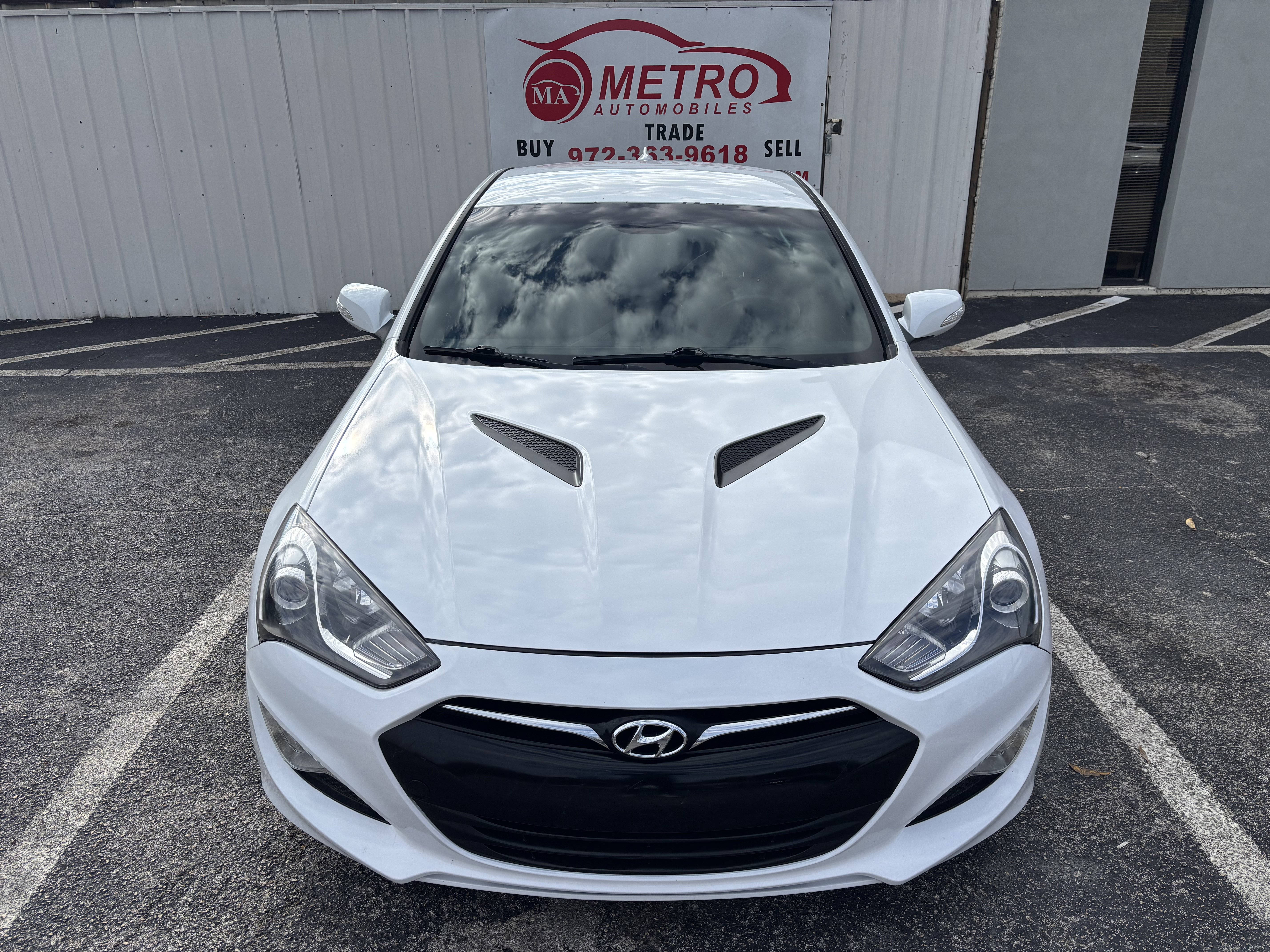 Used 2016 Hyundai Genesis Coupe 3.8 image 9
