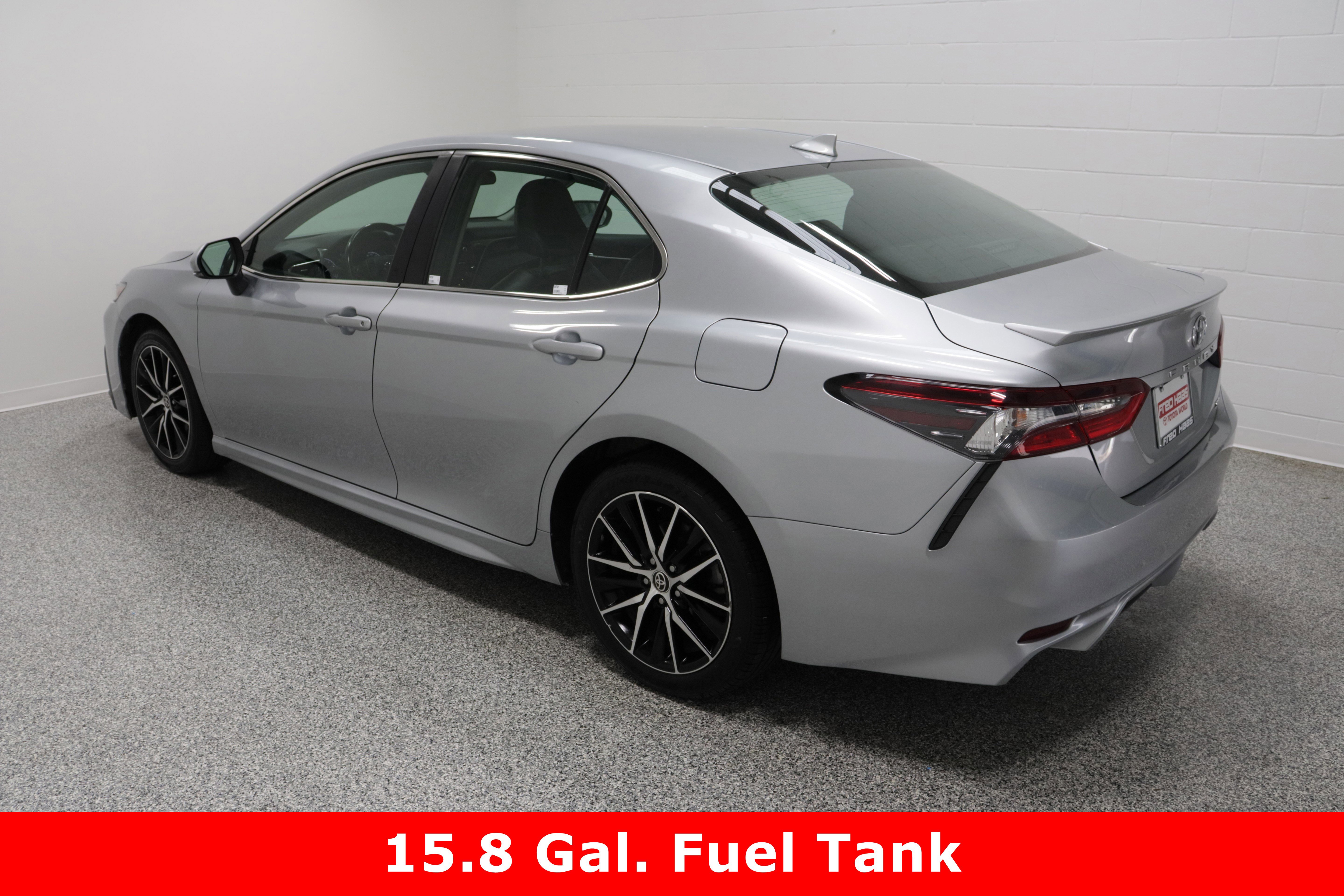 Used 2024 Toyota Camry SE image 9
