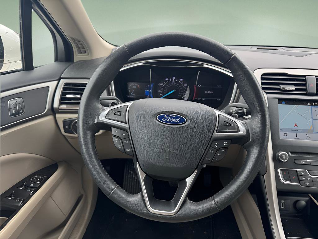 Used 2017 Ford Fusion SE w/ Fusion SE Technology Package image 19