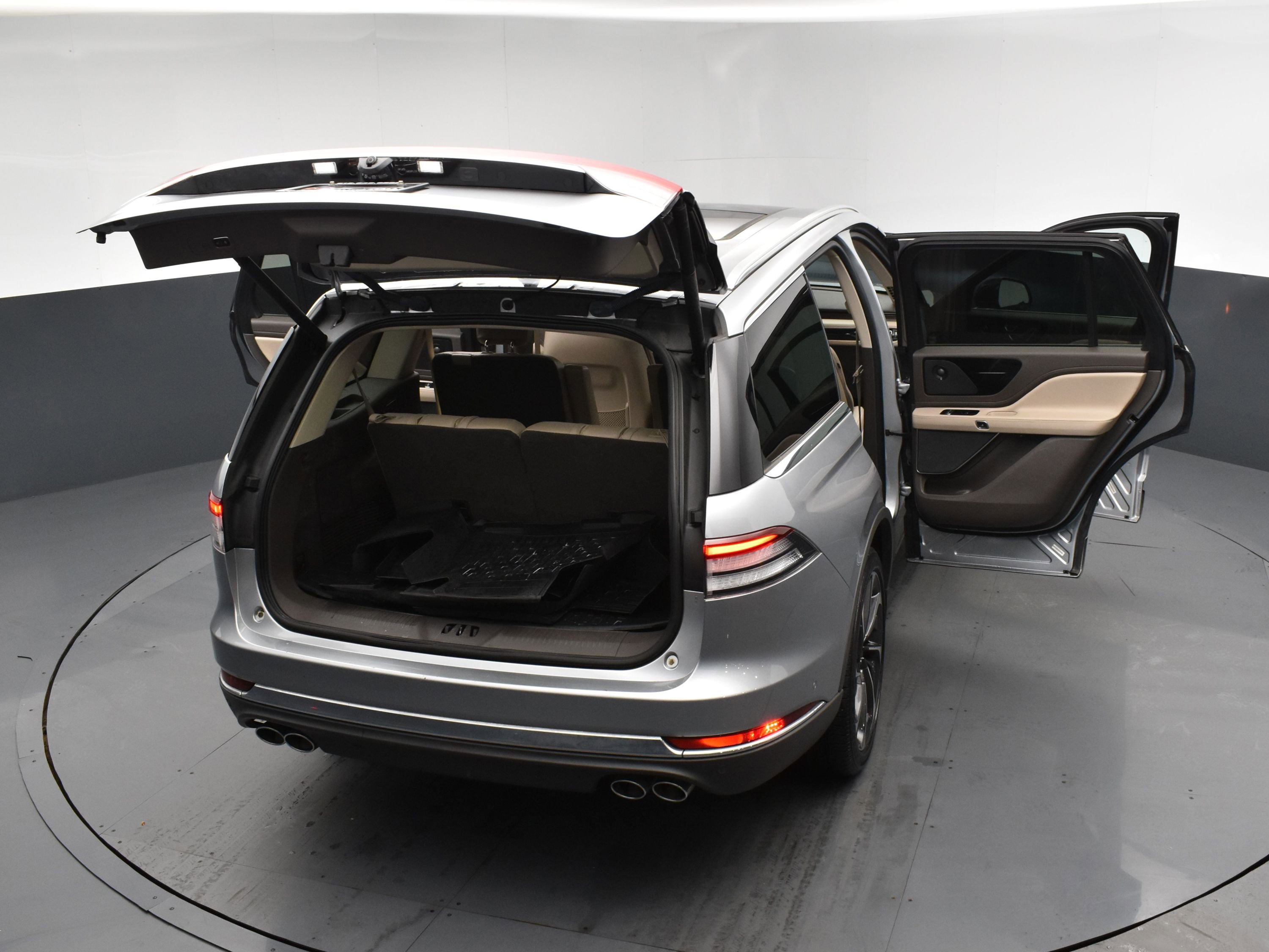 Used 2023 Lincoln Aviator Reserve w/ Equipment Group 201A image 25