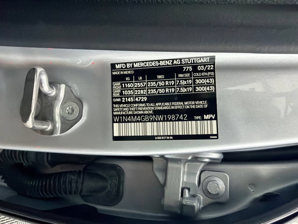 Used 2022 Mercedes-Benz GLB 250 w/ Premium Package Lite image 31