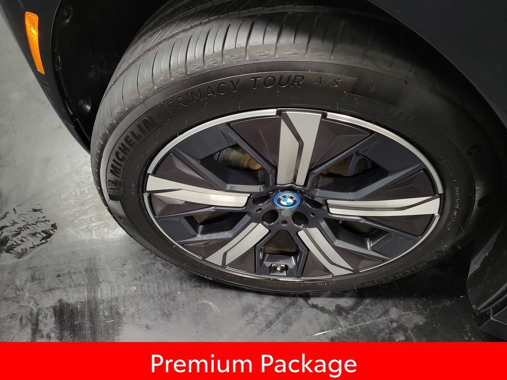 Used 2024 BMW iX xDrive50 w/ Premium Package AWD/4WD image 13