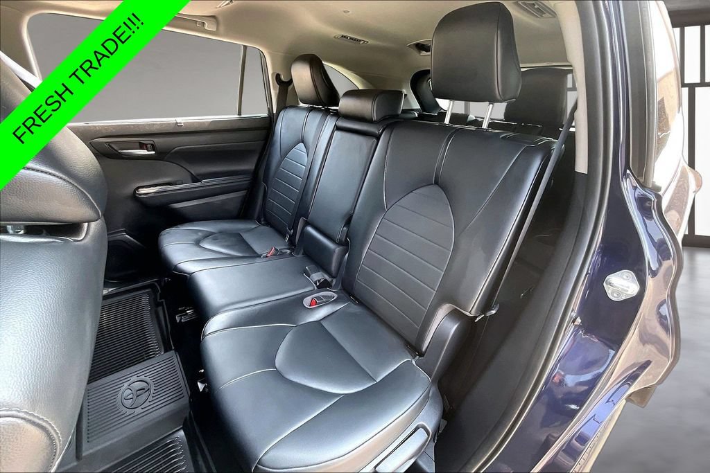 Used 2021 Toyota Highlander XLE AWD/4WD image 21