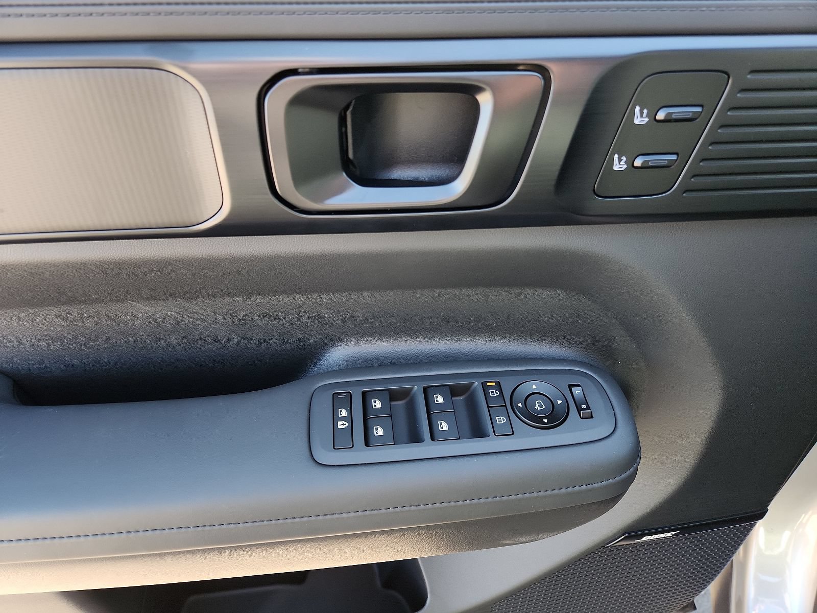 New 2025 Hyundai Santa Fe Calligraphy AWD/4WD image 11