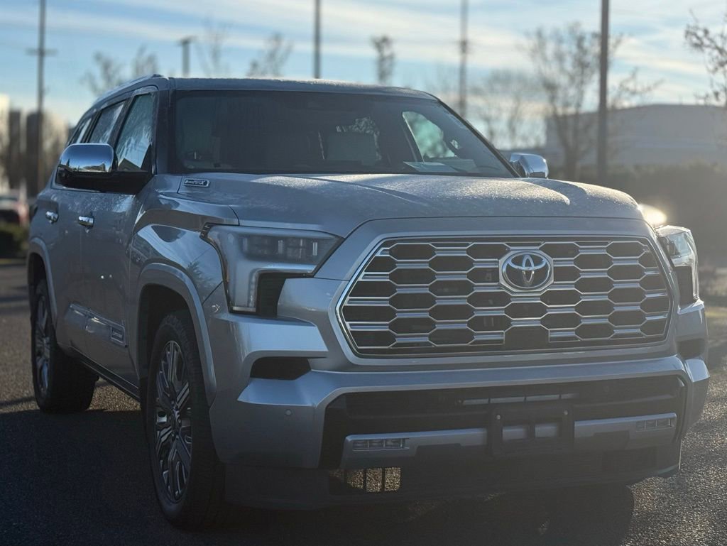 Used 2023 Toyota Sequoia Capstone image 7