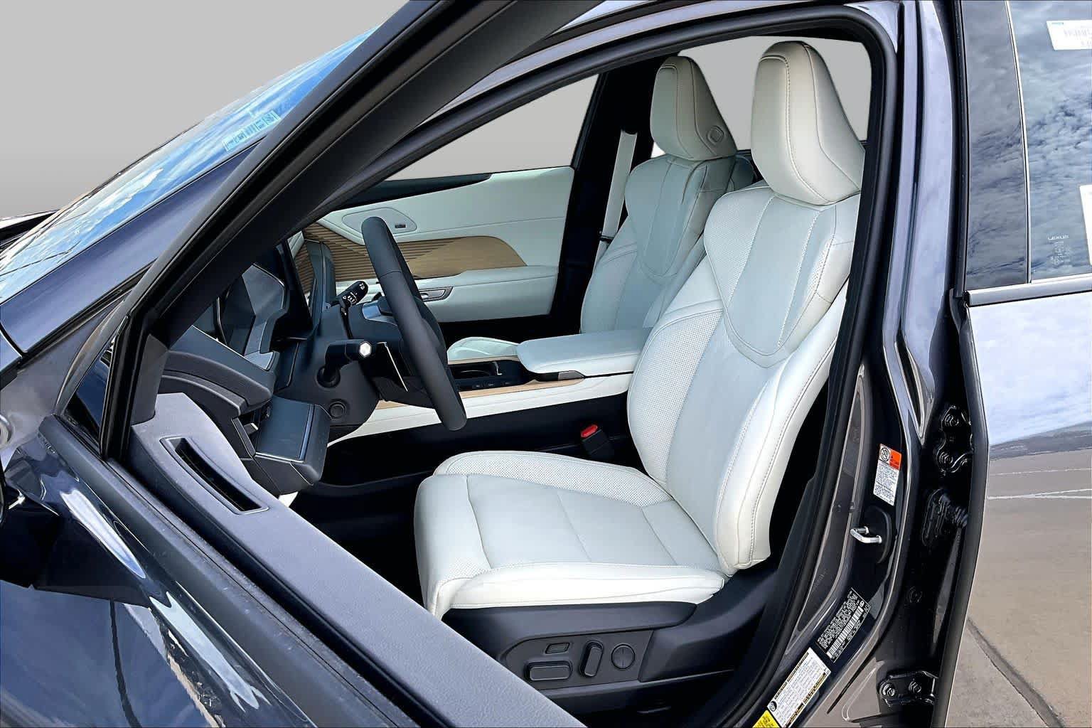 New 2026 Lexus ES 350e w/ Executive Package FWD image 9