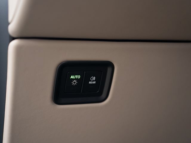Certified 2024 Porsche Macan Turbo Electric AWD/4WD image 29