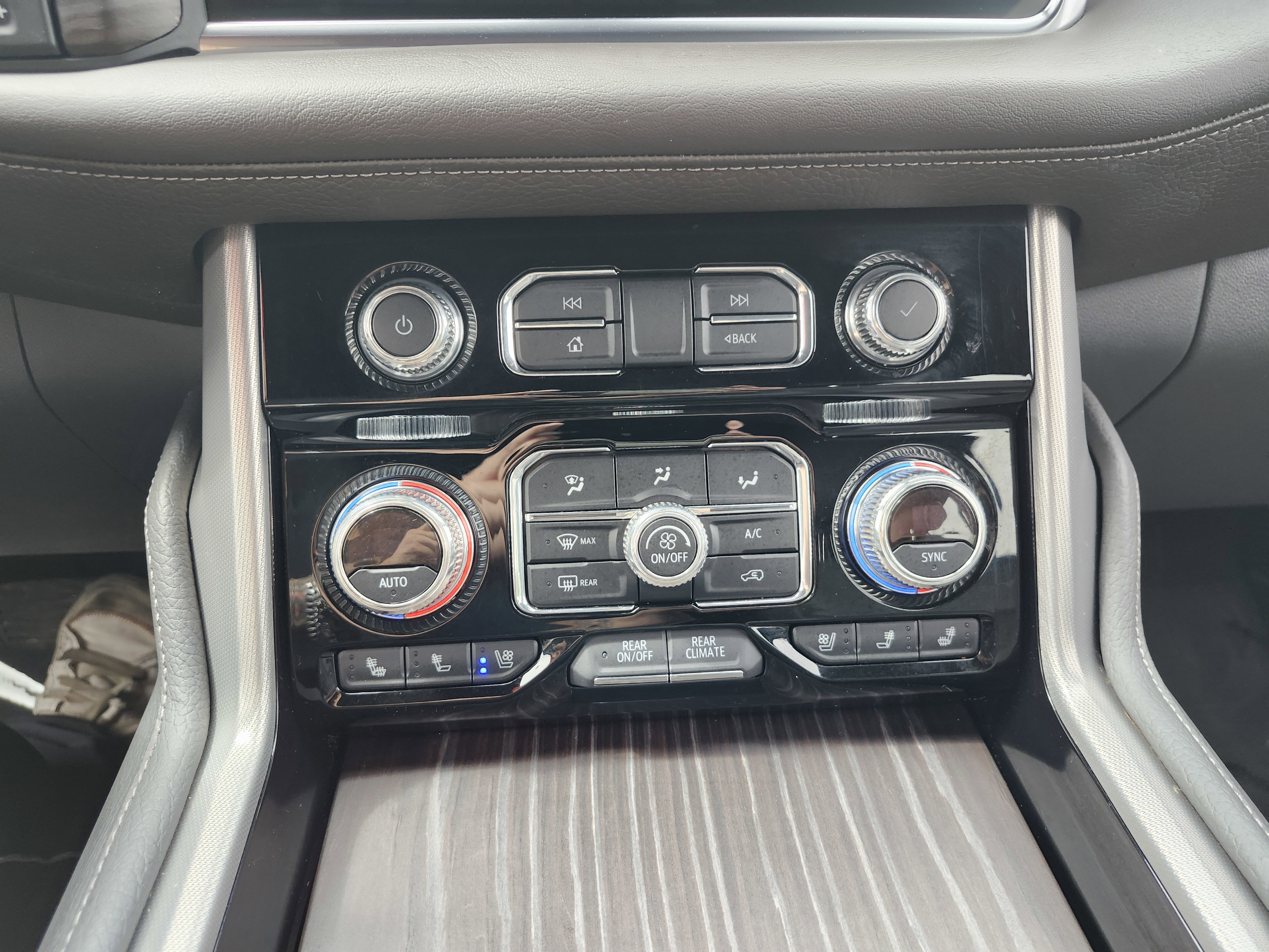 Used 2021 GMC Yukon XL Denali w/ Denali Ultimate Package image 36