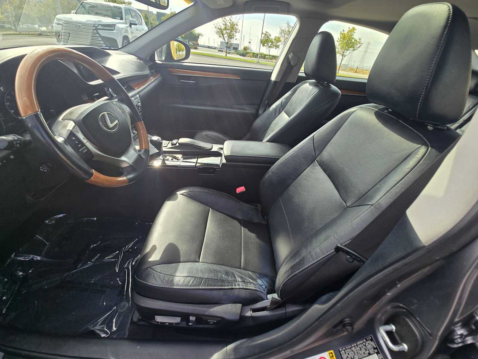 Used 2014 Lexus ES 300h w/ Luxury Package w/Bamboo Trim FWD image 21