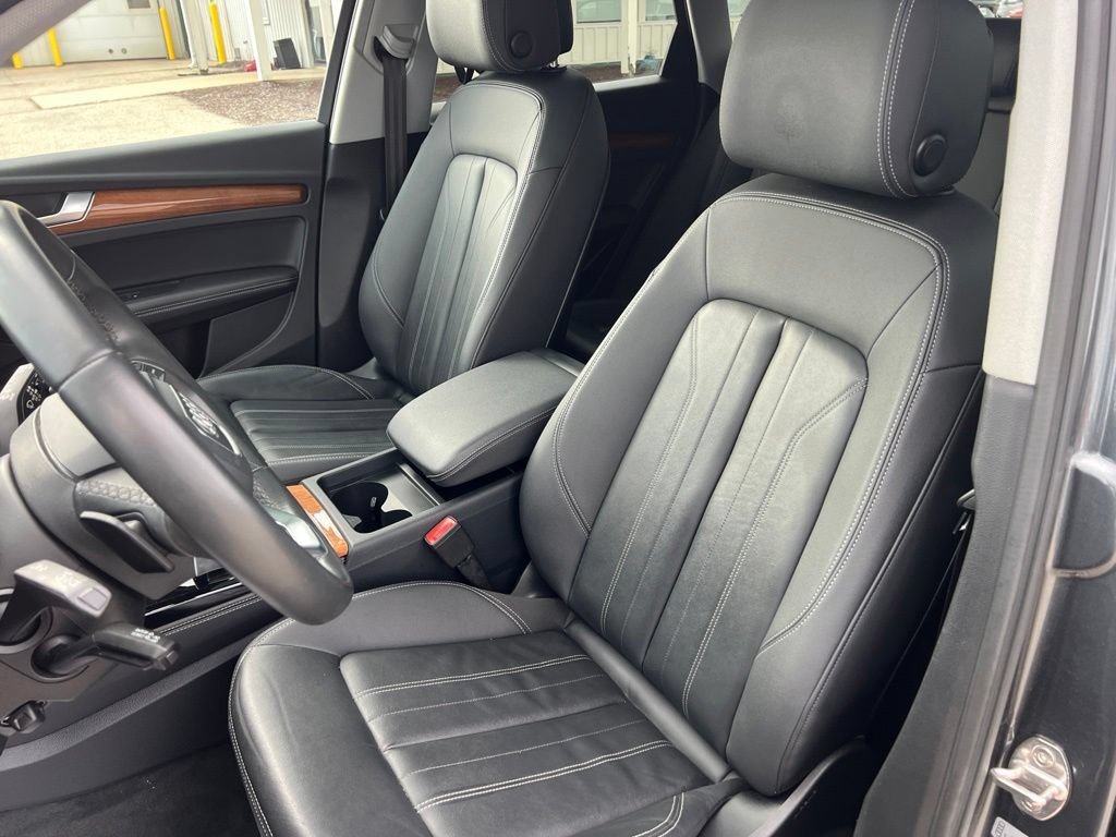 Used 2023 Audi Q5 2.0T Premium Plus w/ Premium Plus Package AWD/4WD image 19