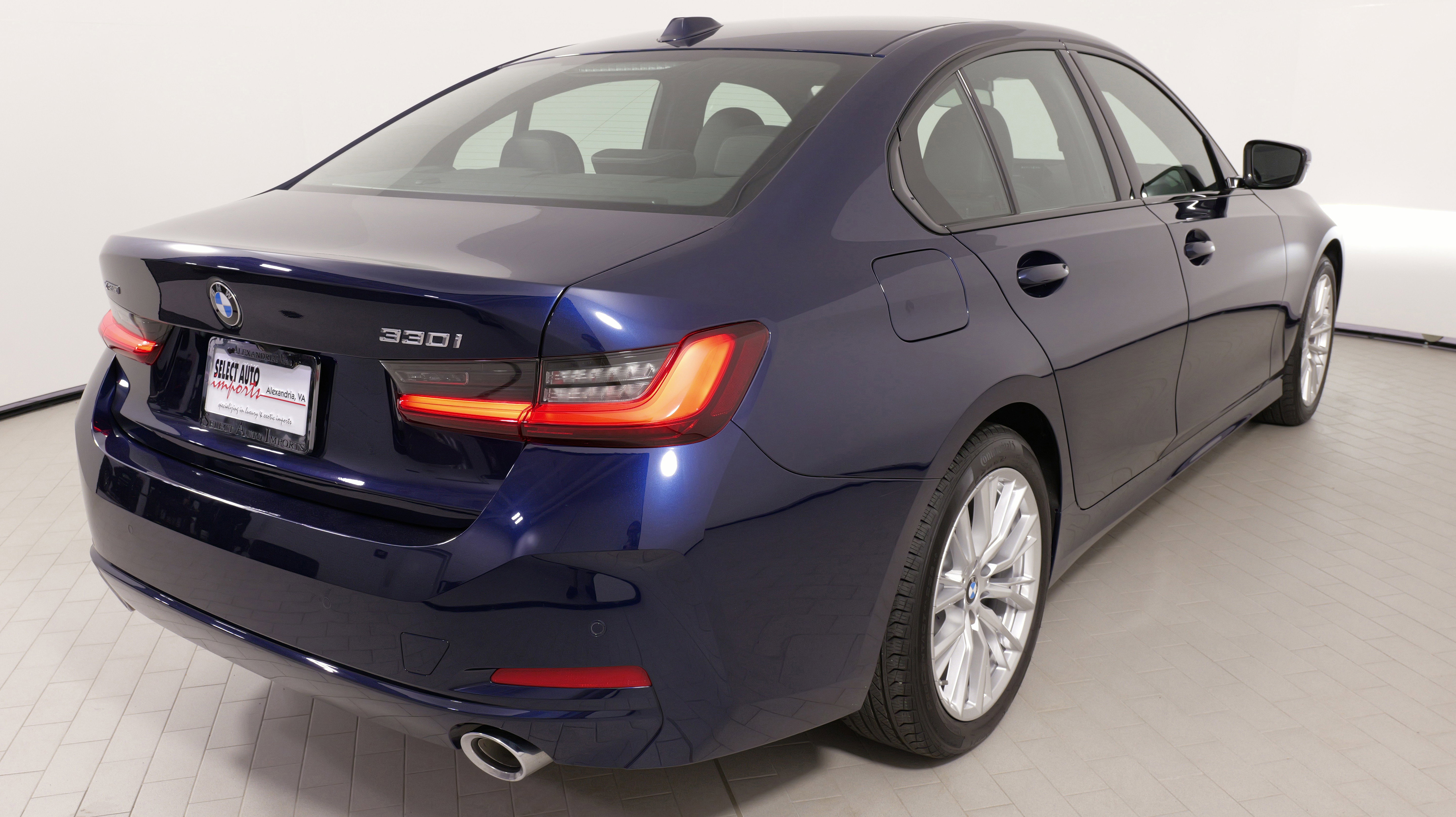 Used 2023 BMW 330i xDrive Sedan w/ Driving Assistance Package image 11